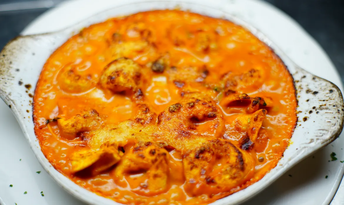 Tortelloni mit Tomatensauce gratiniert