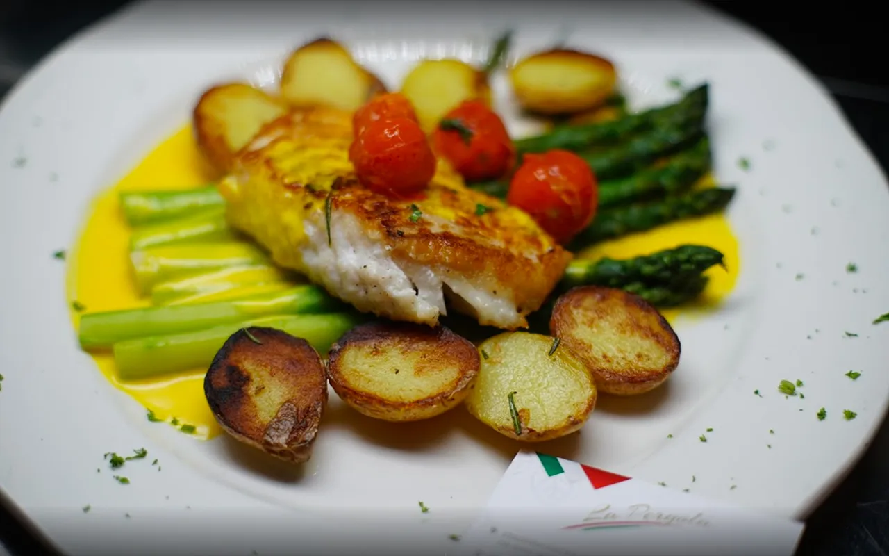 Fisch mit Bratkartoffel und Spargel